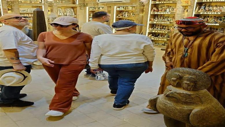 ريهام عبد الغفور تغني مع عمال الألباستر في القرنة وتخطف الأنظار بالأقصر