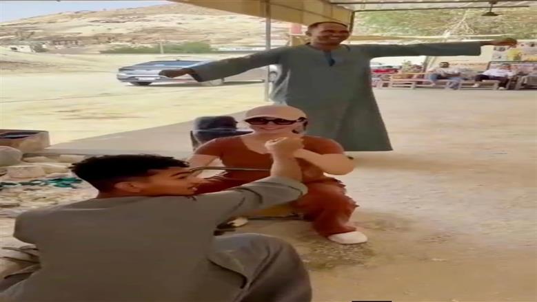 ريهام عبد الغفور تغني مع عمال الألباستر في القرنة وتخطف الأنظار بالأقصر
