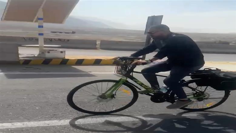 6 أيام بالدراجة «مدرب حياة» يعبر الحدود للتوعية: «نعم للحياة.. لا للإدمان»