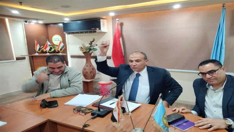 رئيس مدينة مرسى مطروح يوجه بتسهيل الإجراءات لإنجاز مصالح المواطنين
