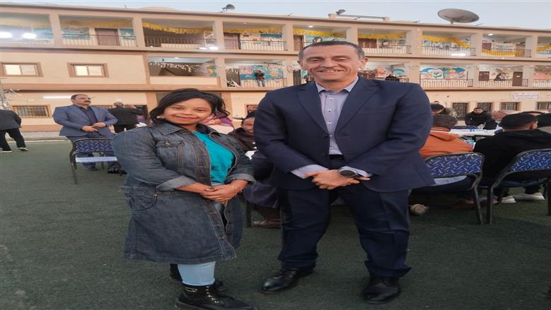 في لفتة إنسانية.. محافظ أسوان يشارك «جومانة» فرحتها ويؤكد دعمه لذوي الهمم