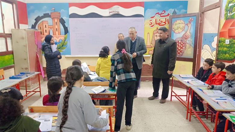 وكيل وزارة تعليم القليوبية يرد علي استفسارات الطلاب حول البكالوريا : خلق طالب عالمي بهوية مصرية