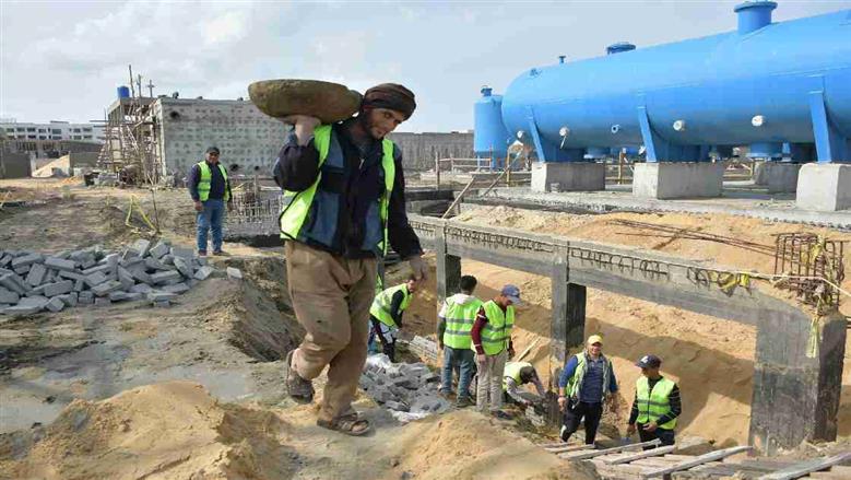 محافظ بورسعيد يتفقد محطة تحلية المياه