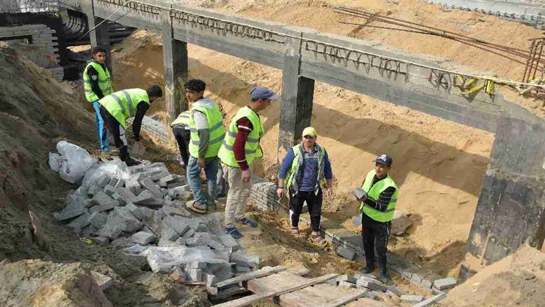 محافظ بورسعيد يتفقد محطة تحلية المياه