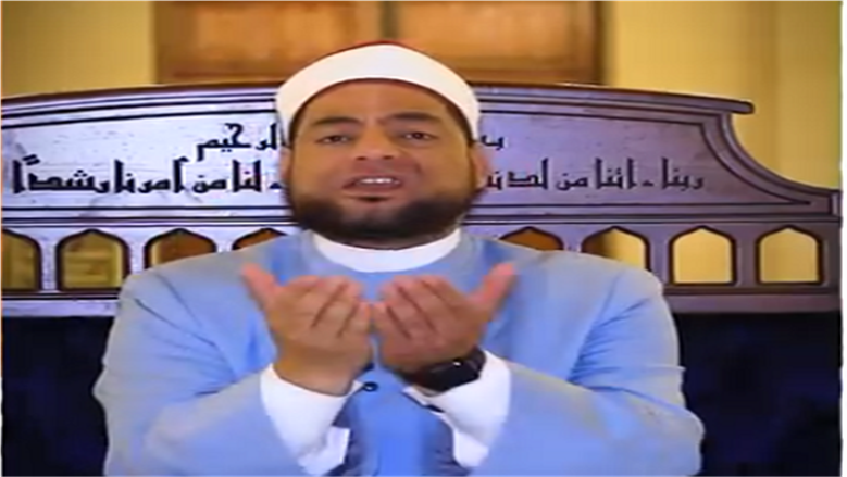 أوصى به الرسول.. إمام مسجد عمرو بن العاص يقدم دعاء يبدل الحزن إلى فرح (فيديو)