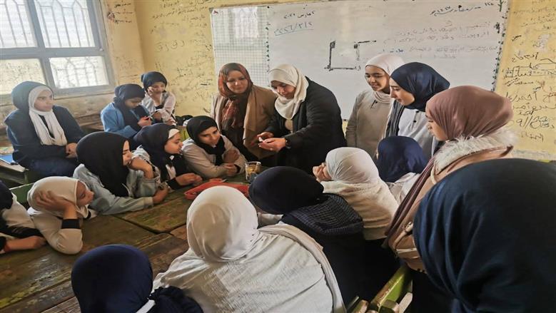 جامعة بنها تنظم قوافل توعوية لطلاب شبلنجة حول صناعة الجلود ومخاطر الإنترنت