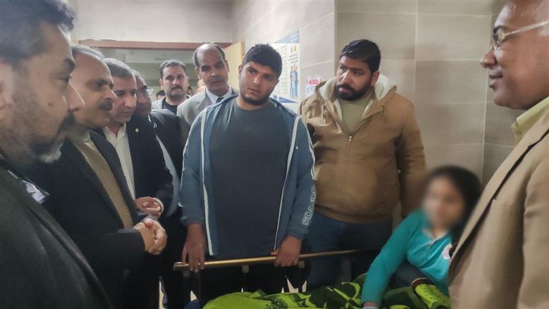 محافظ الشرقية يشدد على المتابعة الدقيقة لحالة مصابي حادث بلبيس - العاشر من رمضان