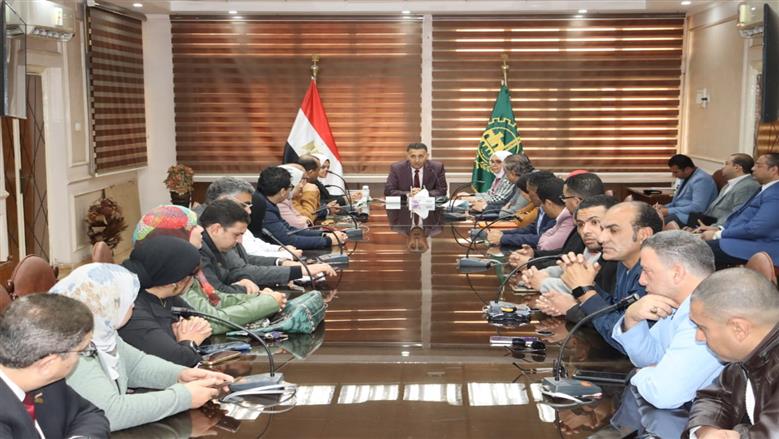 محافظ القليوبية يلتقي ممثلي الصحافة والإعلام ويصرّح: الإعلام عين المسؤول وصوت المواطن وهدفنا خدمة المواطن