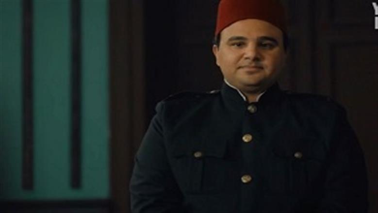 الفنان أحمد رضوان يطارد أحمد أمين في النص التاني
