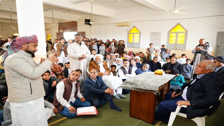 محافظ مطروح يستمع لمطالب أهالي فوكه ويتخذ قراراته عاجلة لحل مشاكلهم 