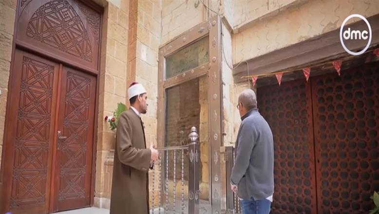 إمام «الحسين» يوضح سبب تسمية «باب السر» داخل المسجد
