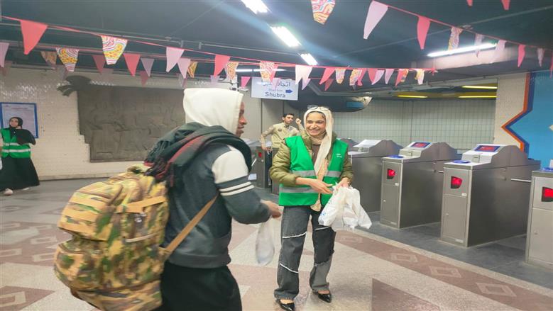 توزيع 60 ألف وجبة إفطار خفيفة لصائمي مترو الأنفاق في رمضان