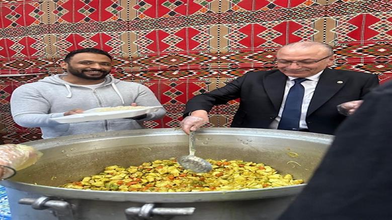 من 30 كرسيا إلى 10 آلاف وجبة.. كيف تحولت مائدة إفطار من فكرة طلابية إلى مبادرة تجذب سفراء العالم؟