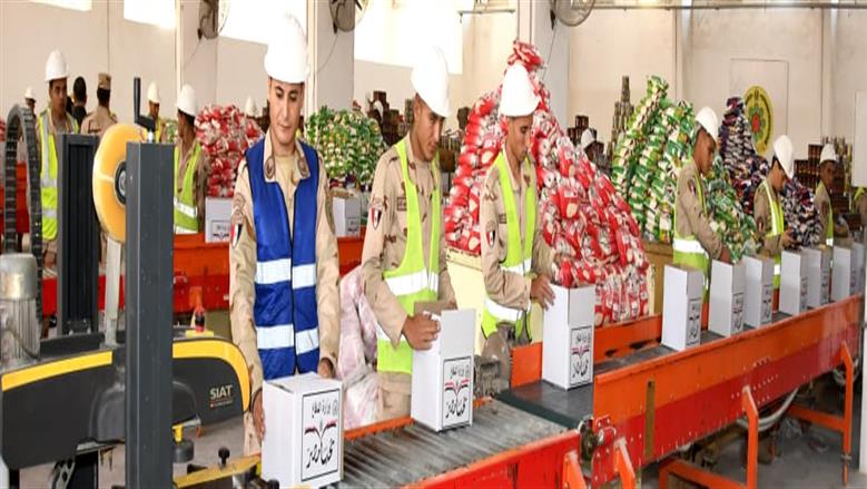 بتوجيهات رئاسية.. القوات المسلحة توزع 1.5 مليون صحة غذائية للمواطنين بنصف الثمن (صور وفيديو)
