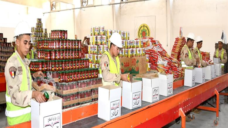 بتوجيهات رئاسية.. القوات المسلحة توزع 1.5 مليون صحة غذائية للمواطنين بنصف الثمن (صور وفيديو)