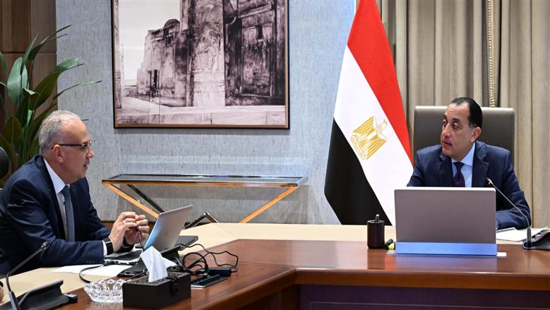 مدبولي يطلع على مستجدات أعمال تطهير شبكات الصرف وتراخيص الآبار الجوفية