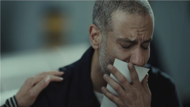 الحلقة 5 من مسلسل أب ولكن.. «أكونت فيك» يساعد محمد فراج على رؤية ابنته في السجن
