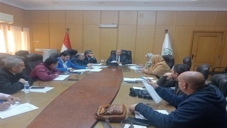 سكرتير عام الفيوم يناقش أعمال رفع كفاءة وصيانة الطرق بخطة المحافظة