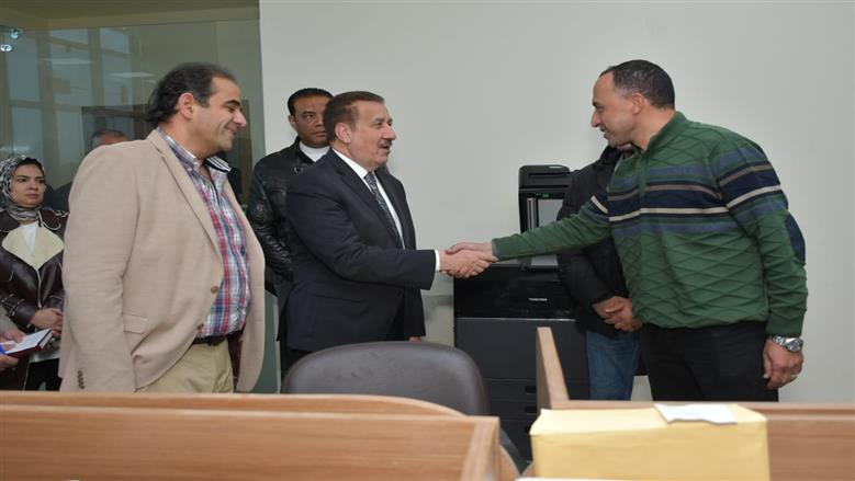 محافظ بورسعيد ورئيس الجامعة يتفقدان المبنى الجديد