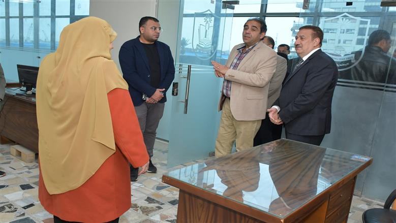 محافظ بورسعيد ورئيس الجامعة يتفقدان المبنى الجديد