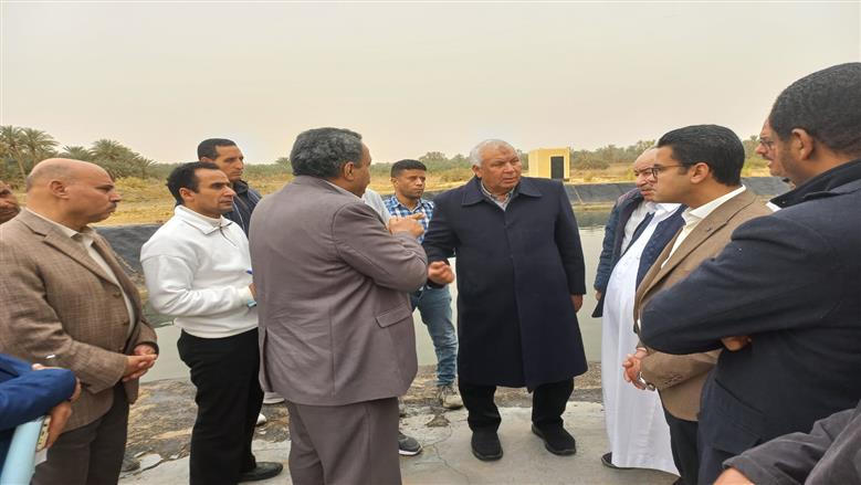 محافظ مطروح يزور «جارة أم الصغير» أبعد قرية مصرية بالصحراء الغربية