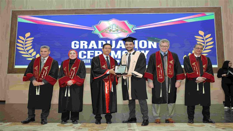 رئيس جامعة بنها يشهد حفل تخريج الدفعة 38 بكلية الطب البشري ويؤكد التخرج هو محطة فارقة في حياة الطلاب لخدمة المجتمع والارتقاء بالعلم