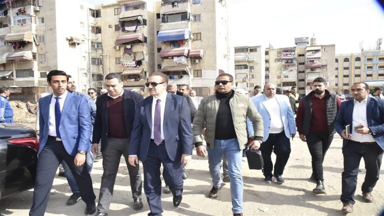 محافظ بورسعيد يتفقد تطوير الطرق