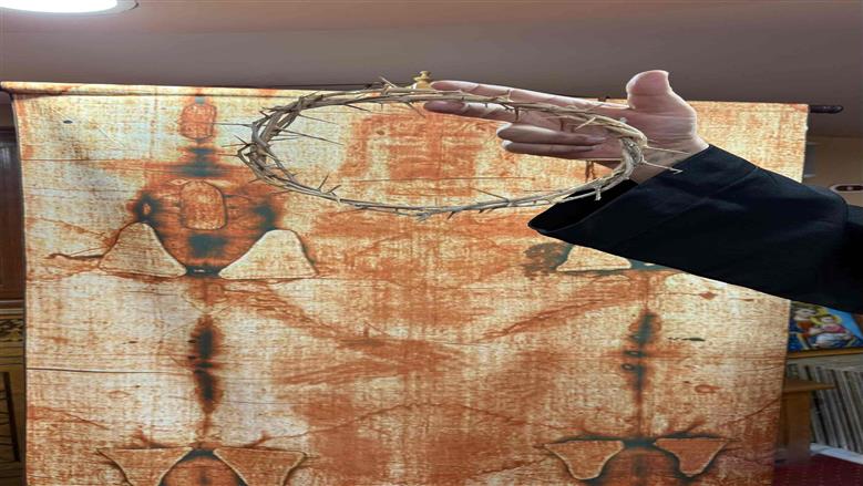 طقوس الجمعة العظيمة في كنيسة في الإسكندرية