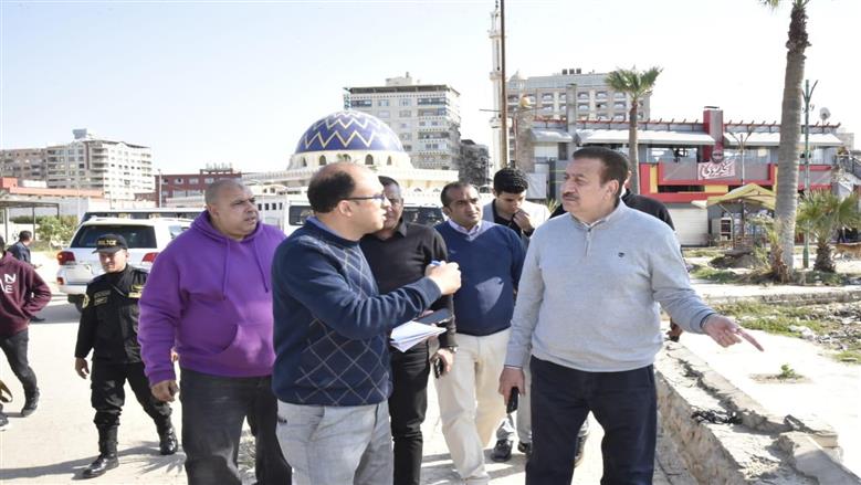المحافظ يتفقد كورنيش وشاطئ بورسعيد