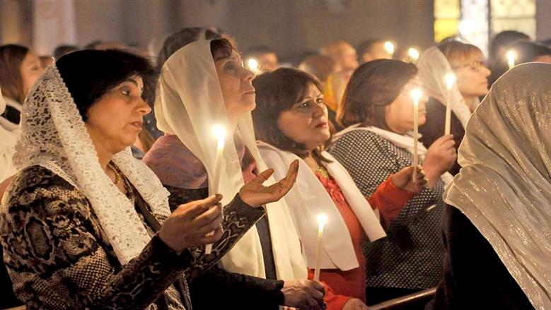 بين «الشموع والصلاة» وجوه أخرى لفرحة عيد القيامة.. «الوطن» ترصد الفرح الخفي داخل الأديرة