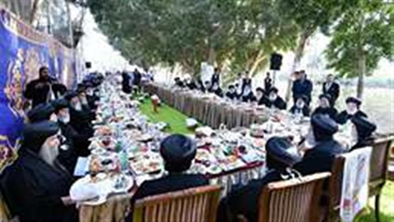 خلف جدران الصحراء.. ليلة من الصلاة والسكينة في الدير بعيدا عن الضجيج احتفالا بعيد القيامة