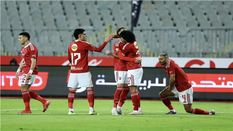 القنوات الناقلة لمباراة الأهلي وسموحة اليوم في الدوري.. اضبط التردد الآن
