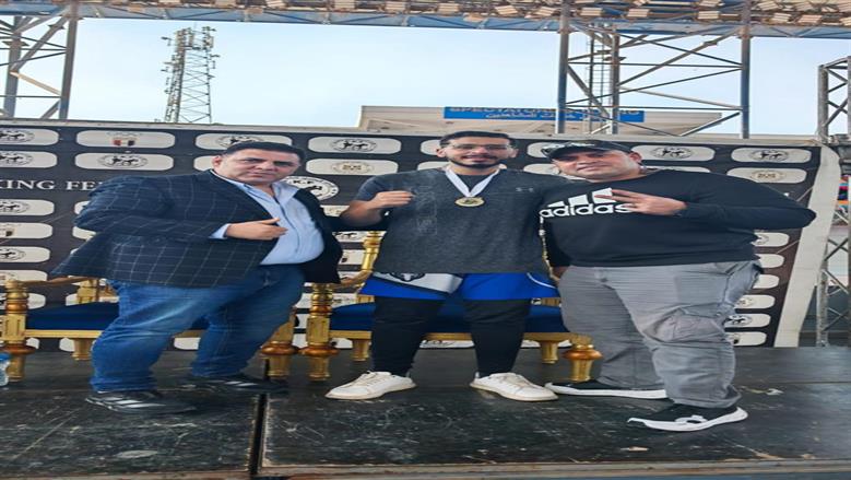 طالب بجامعة المنصورة الأهلية يتوج بذهبية بطولة الجمهورية للكيك بوكسينج