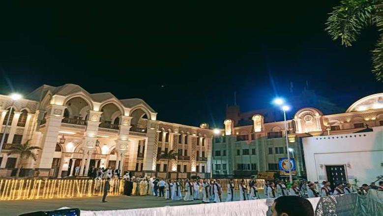 بالألحان.. خروج البابا توضراوس من المقر البابوي للكنيسة استعدادا لقداس عيد القيامة