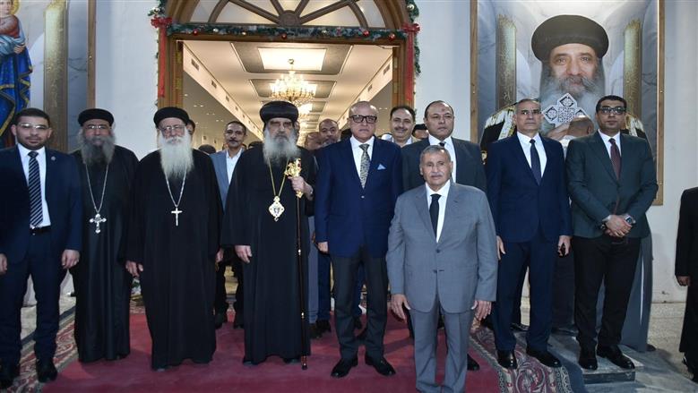 محافظ الأقصر يزور الكنائس ويهنئ الأخوة المسيحيين بعيد القيامة المجيد ويؤكد وحدة النسيج الوطني