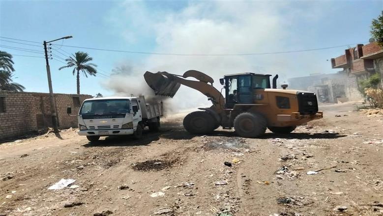 رفع كفاءة منظومة النظافة وصيانة أعمدة الإنارة بقرى مركز مطاي في المنيا 