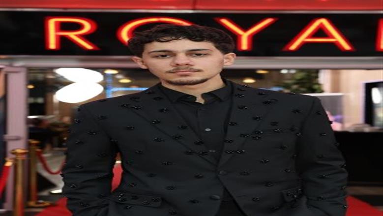 عمر زريق يفاجئ الجمهور بـ«لوك جديد» في افتتاح مهرجان مالمو للسينما العربية