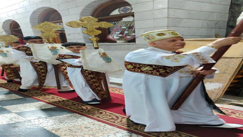 الشمامسة الأطفال يشاركون في القداس بكنيسة الأنبا بيشوي ببورسعيد 