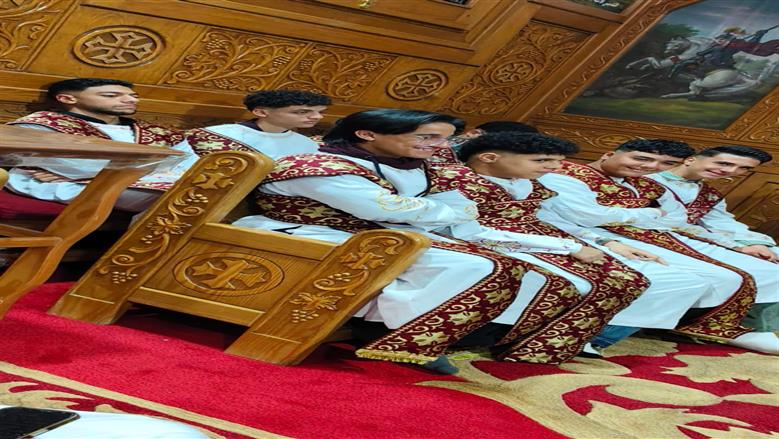 الشمامسة الأطفال يشاركون في القداس بكنيسة الأنبا بيشوي ببورسعيد 