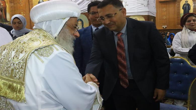 محافظ القليوبية يشارك في قداس عيد القيامة المجيد .. الأعياد تمثل فرصة لتجديد مشاعر المحبة