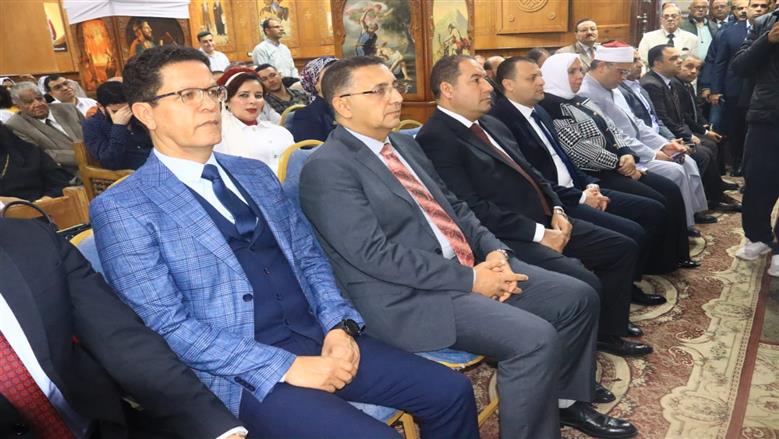 محافظ القليوبية يشارك في قداس عيد القيامة المجيد .. الأعياد تمثل فرصة لتجديد مشاعر المحبة