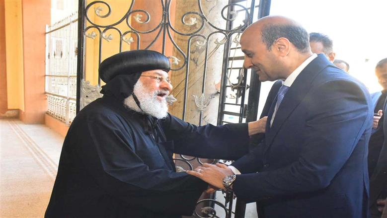 محافظ أسيوط يزور الكنائس والأديرة للتهنئة بعيد القيامة المجيد