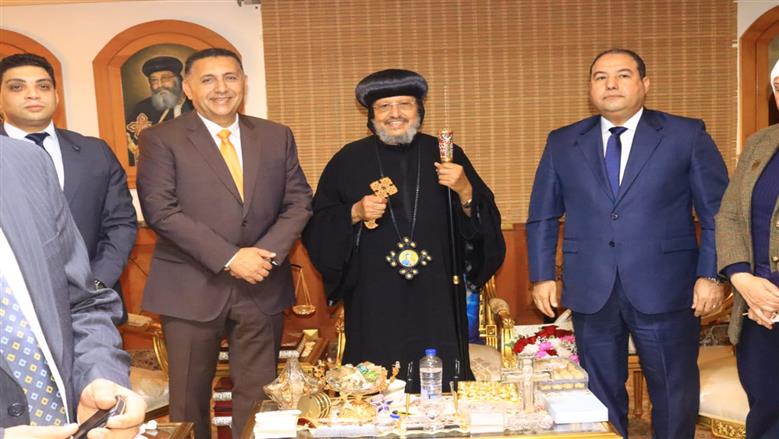 محافظ القليوبية يهنئ الأنبا مرقس بمطرانية شبرا الخيمة بعيد القيامة المجيد