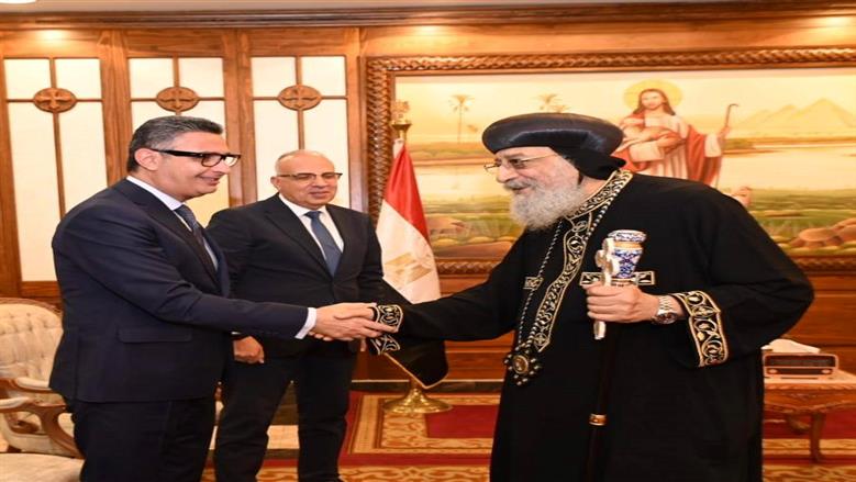 وزير التموين يهنئ البابا تواضرس بعيد القيامة