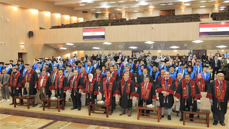 رئيس جامعة بنها لخريجي طلاب الدراسات العليا : حريصون على الاستثمار في مخرجات البحث العلمي