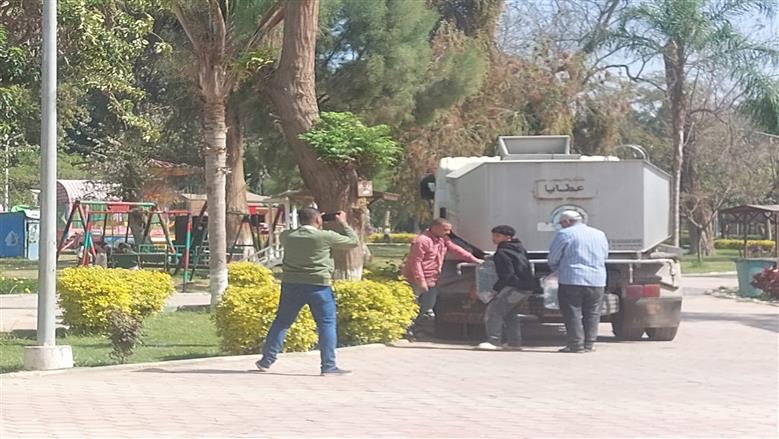 الدفع بسيارات مياه نقية بحدائق القناطر الخيرية لخدمة المواطنين خلال احتفالات أعياد الربيع
