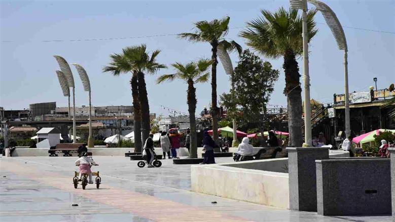 محافظ بورسعيد يتابع الخدمات علي الشاطئ في شم النسيم 