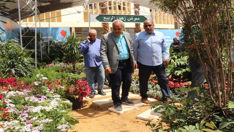 رئيس هيئة النظافة داخل المعرض