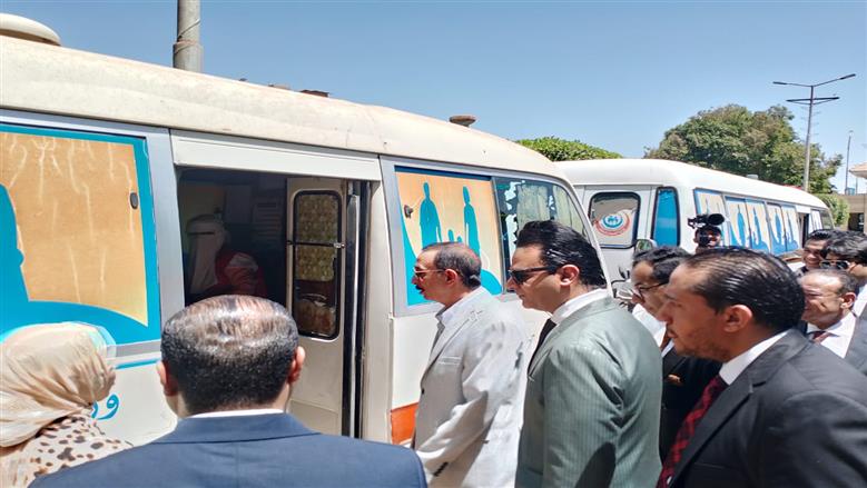 عيادات متنقلة وخدمات مجانية.. «صحة سوهاج» تحتفل بيوم اليتيم ميدانيا