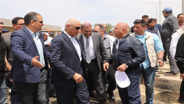 وزير النقل يتفقد الطريق الساحلي بشمال سيناء